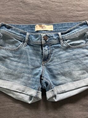 Hollister midi low rise Light Wash Cuffed Denim Shorts
